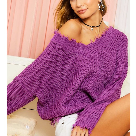 V-Neck Frayed Sweater - Picture 5 of 13